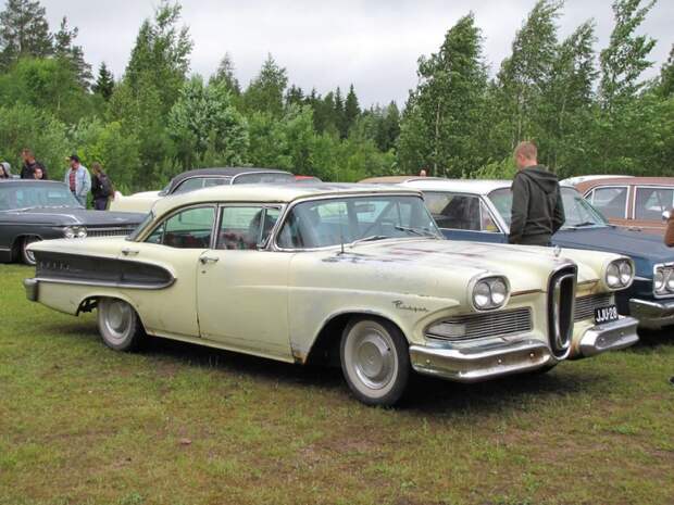 Я собрался уже уходить, и подъехал этот Edsel 1955 года. встреча, олдтаймер