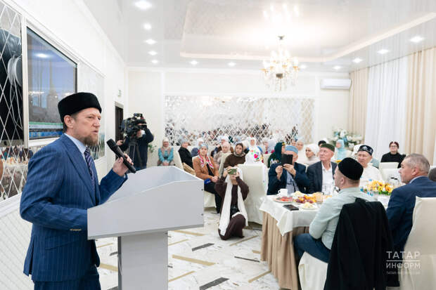 «Ярдәм» фонды журналистларны җыйды һәм көнүзәк сорауларга җавап бирде