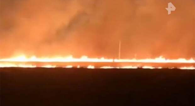 Спасатели в Минусинске в ходе пожара не пустили огонь к жилым домам