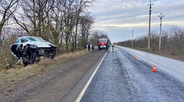Один человек погиб и пятеро пострадали в разбившемся микроавтобусе под Джанкоем