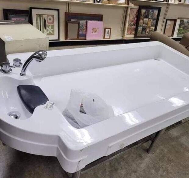 Ванна для обмытия тел. Продается в Хот Спрингз, Арканзас, частным владельцем. Патологоанатом утащил с работы?