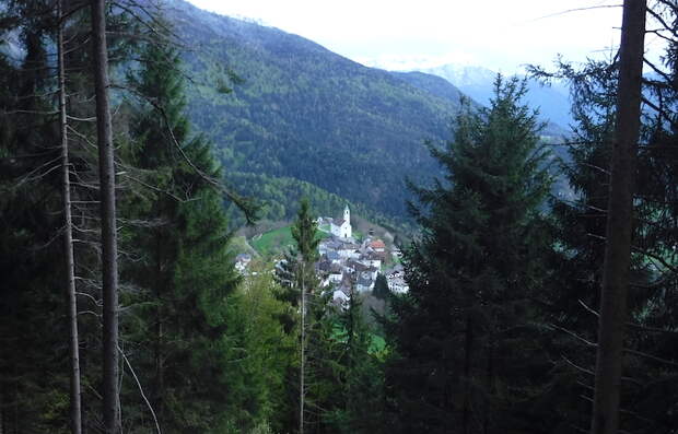 деревня Туалис, Карния