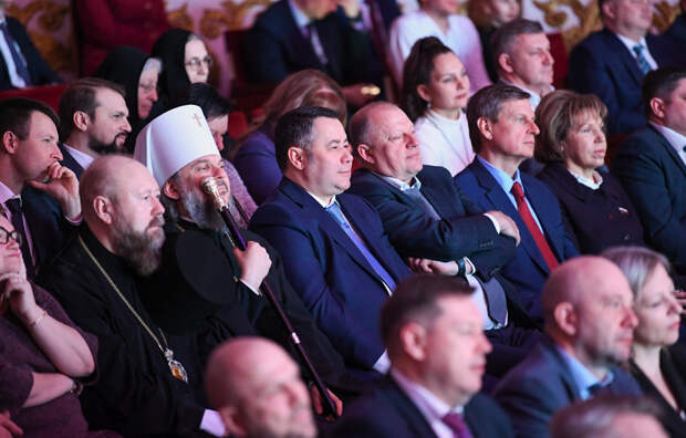 В тверском театре драмы школьники сыграли рождественский спектакль "Морозко"