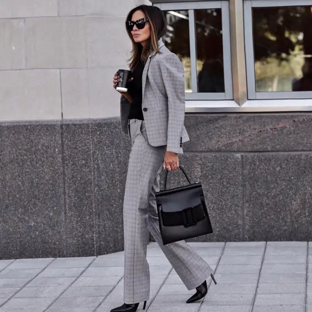 30 утонченных образов женщин, которые показали, как они одеваются на работу