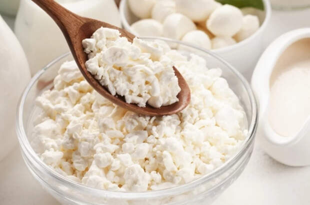 Стало известно, что происходит с организмом, если регулярно есть творог