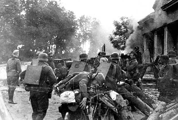Солдаты вермахта переходят границу СССР, 22 июня  1941 года