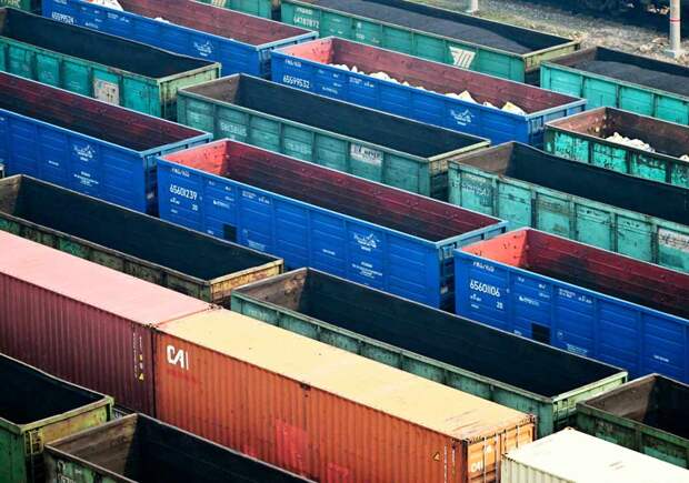 У РЖД обнаружена недостача в 6,5 миллиона тонн. Лёгкие контейнеры и тяжёлые погодные условия лишают железнодорожный Восточный полигон грузов