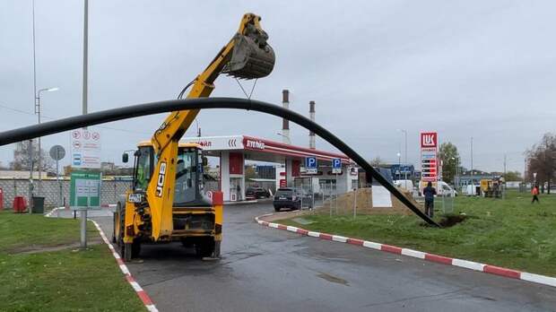 «Ленэнерго» заплатит до 1 млн рублей за небезопасные работы около заправки на Софийской