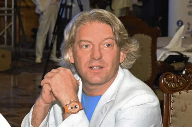 Стала известна причина смерти телеведущего, продюсера Александра Олейникова