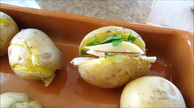 Проще пареной репы - ленивый ужин! Картошка с колбаской и сыром в духовке Еда, Картофель, Вкусно, Готовка, Рецепт, Видео рецепт, Другая кухня, Длиннопост, Просто, Видео