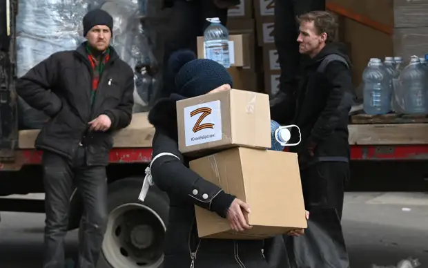 «Челночная дипломатия»: зачем Макрон инициировал план эвакуации жителей Мариуполя