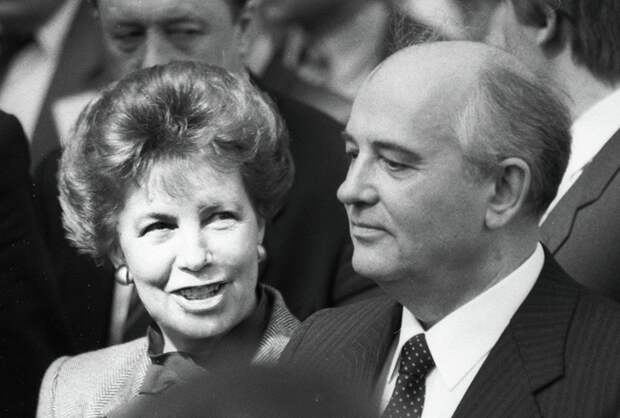 Стильная первая леди СССР, или За что советские женщины недолюбливали Раису Горбачеву
