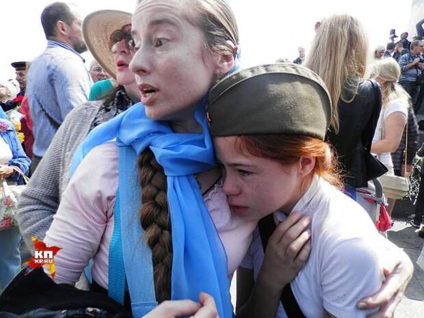 Полк наш бессмертен, Киев мы освободим снова! Полк наш бессмертен, Киев мы освободим снова!