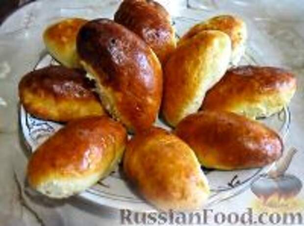 Фото к рецепту: Пирожки со сливами (в духовке)