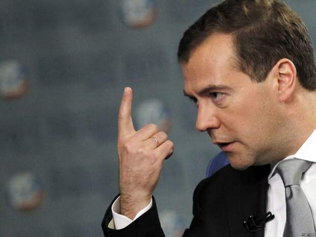 Медведев призвал членов «Единой России» отдать одну месячную зарплату на помощь врачам