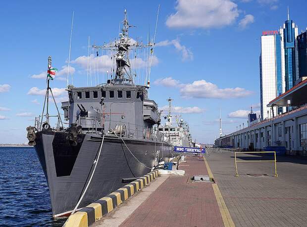 Минный тральщик НАТО "Shkval" на морском вокзале Одессы. Фото Архип Верещагин/ТАСС