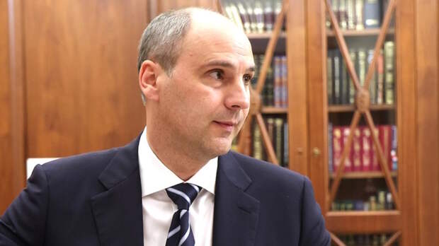 Свердловский губернатор поручил помочь пытавшемуся прорваться к нему мужчине