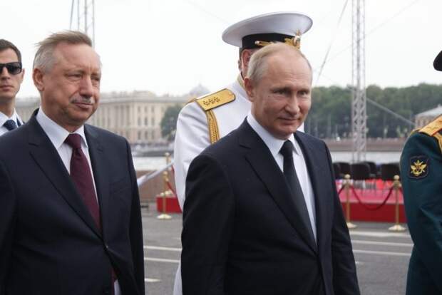 Президент РФ Владимир Путин вместе с петербургским градоначальником Александром Бегловым