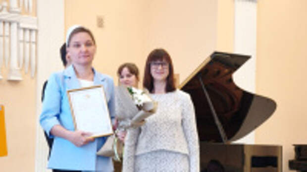 В преддверии Дня матери три многодетные мамы из Ивановской области удостоены региональной награды