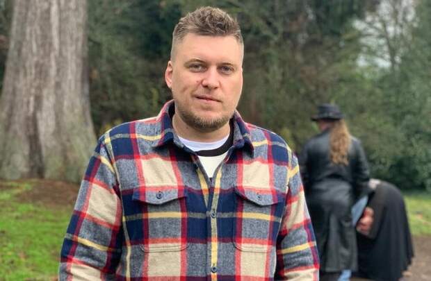 Много ли для счастья надо - как оказалось в США, где осел, осудивший СВО стендапер Александр Незлобин - много.-2