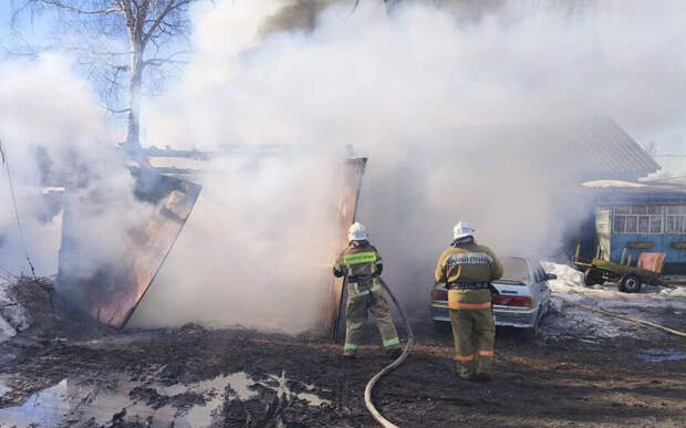 В Сараевском округе сгорел гараж с машиной