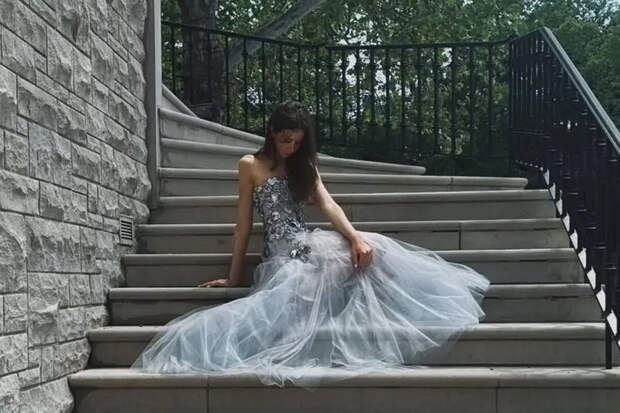 Дочь актрисы Кидман Сандей снялась в платье с корсетом на выпускной за $13 тысяч