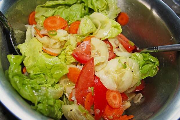 400 грамм овощей. Пельмени и овощной салат. 200 Грамм овощного салата. Салат из овощей легкий для сушки. 400 Грамм салата.