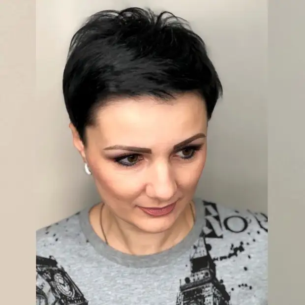Темные стрижки без челки для женщин 40-50 лет: 12 самых модных идей