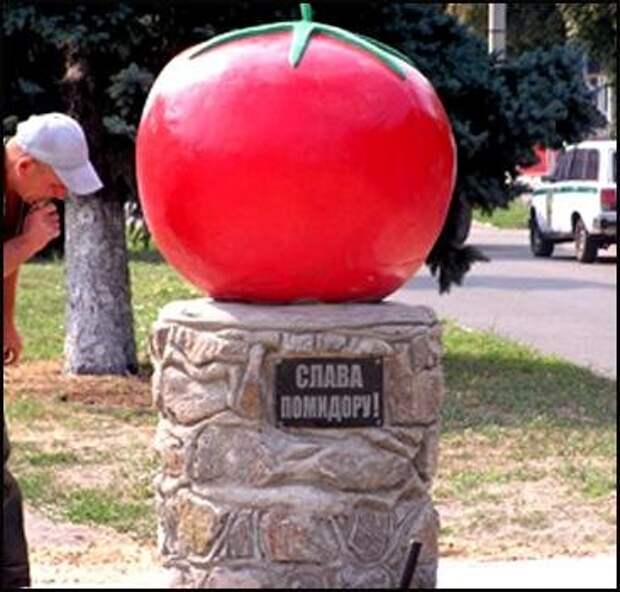 Памятник помидору в турции фото