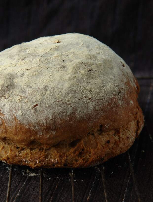 Домашний пшенично-ржаной хлеб на тёмном пиве с луком