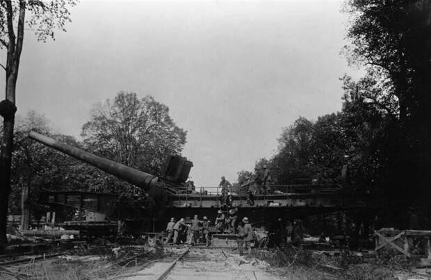 38 cm SK L/45 «Max» — немецкая тяжёлая осадная и береговая пушка времён Первой мировой войны, железнодорожное орудие калибра 38 см 38 cm SK L/45 «Max» — немецкая тяжёлая осадная и береговая пушка времён Первой мировой войны, железнодорожное орудие калибра 38 см