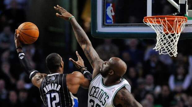 shaq and dwight howard playing basketball