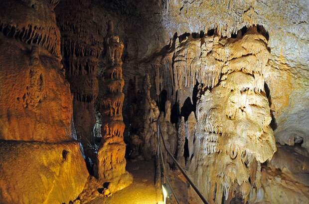 Мраморная пещера. Источник https://images.app.goo.gl/r2BBjT6CUP1WKNyW6