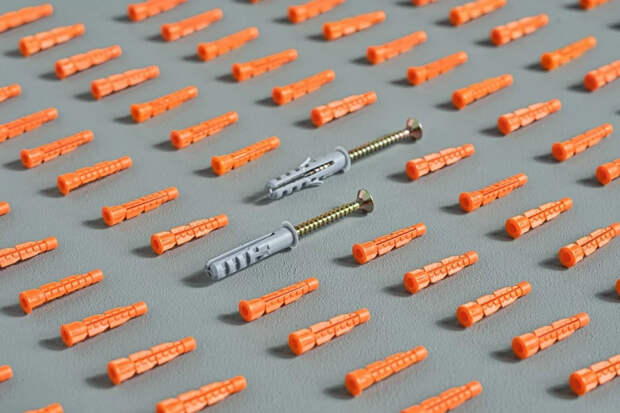 Сверлите, а отверстие крошится? Пять способов спасти дюбель