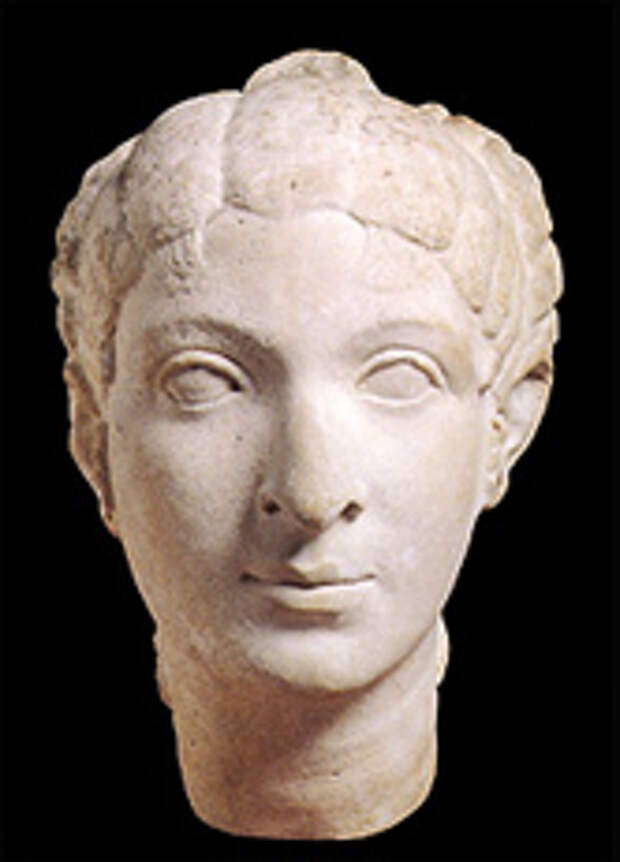Скульптурный портрет Клеопатры VII.  Мрамор. Лондон, Британский музей. 