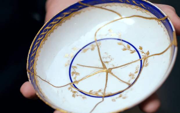 В СССР разбитую посуду склеивали. / Фото: adi19.ru В СССР разбитую посуду склеивали. / Фото: adi19.ru