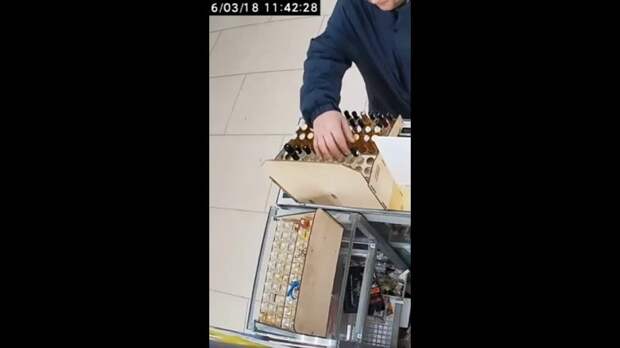 Воришка украл косметику в ТЦ "Майский"