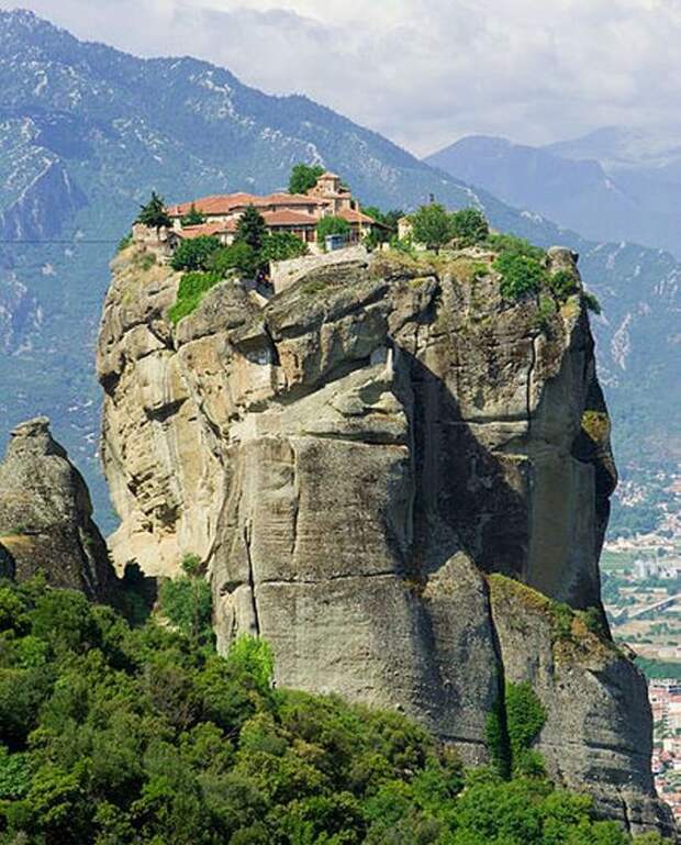 399px-Meteora_Agios_Triadas_IMG_7632 (682x847, 103Kb)