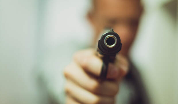 «В голову выстрелю»: лихач угрожал пистолетом на трассе семье из Петрозаводска