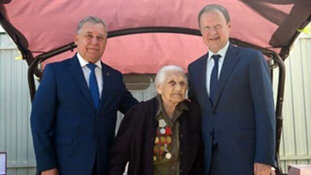 Александр Романенко, Мария Денежкина и Виктор Томенко / Фото: Дмитрий Черских / пресс-служба АКЗС