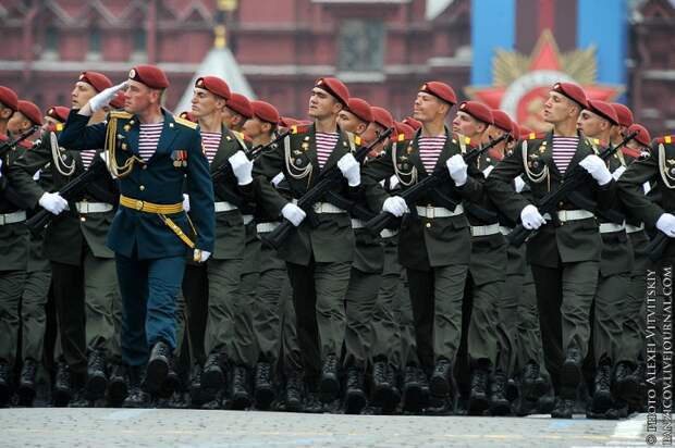 Размышления об Армии России: тоталитарный сапог или либеральный ботинок