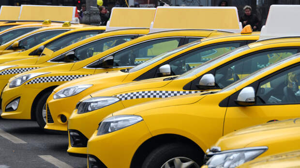"Лада" рулит: на какие машины пересядут водители такси и пассажиры по новому закону о локализации