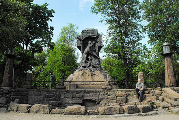 Памятник «Стерегущему» в Санкт-Петербурге