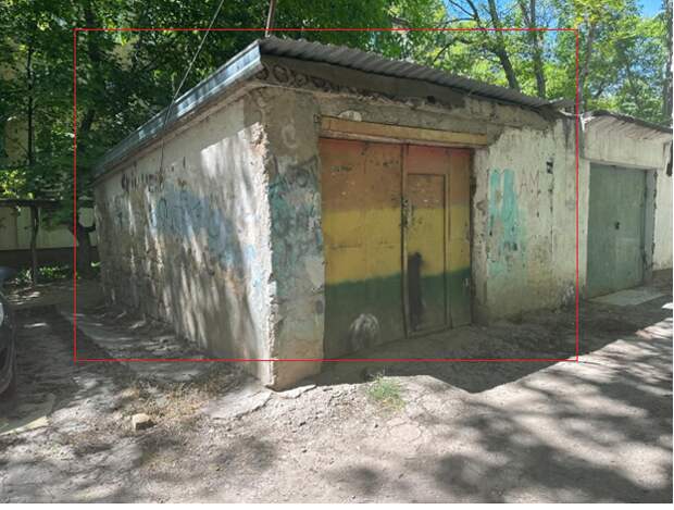 В Симферополе ищут владельцев незаконно установленных гаражей и заборов