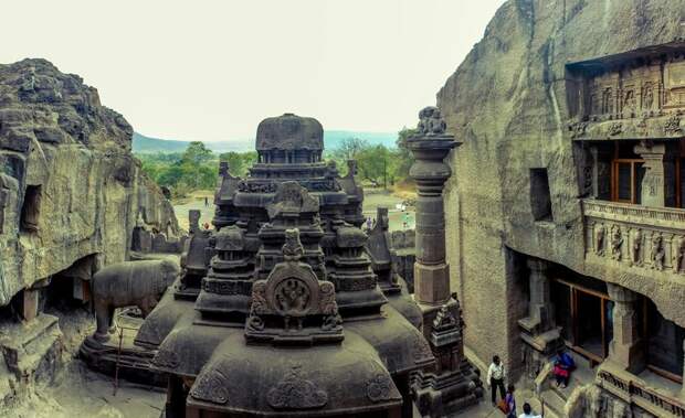 Пещеры Эллора в Индии: 34 великолепных храма, высеченных в скалах