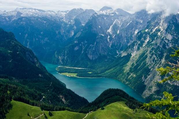 Озеро Кенигзее в Национальном парке Берхтесгаден. Германия. Фото