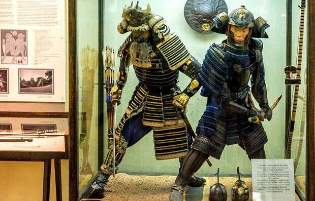 Типичных японских самураев можно увидеть в полной экипировке