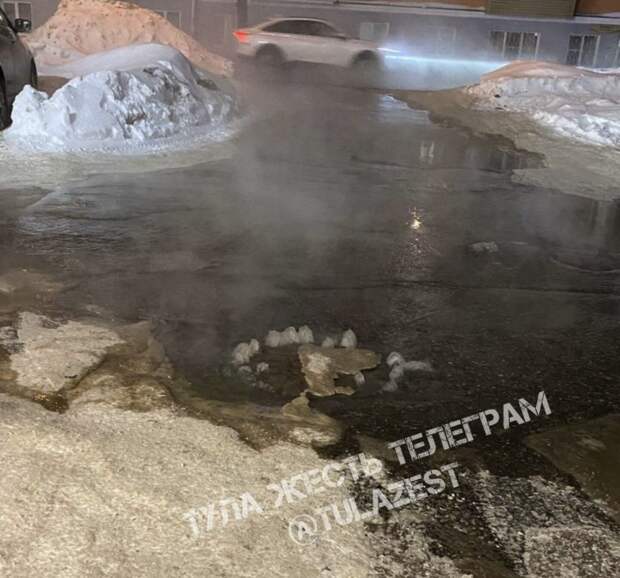 В Туле на улице Шухова произошел прорыв коммуникаций, причина неизвестна