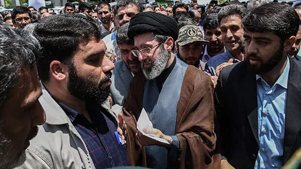 Верховный лидер Моджтаба Хаменеи призвал страны Персидского залива поддержать Тегеран спустя 40 дней после смерти его отца Али