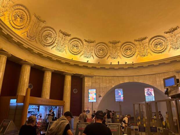 На станции метро «Площадь Восстания» 2 марта начнется капремонт эскалаторов